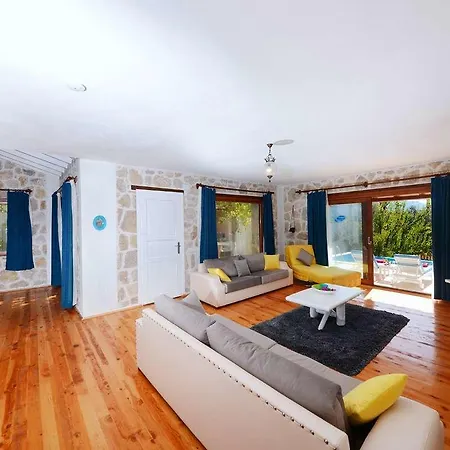 Tasev Willa Kalkan